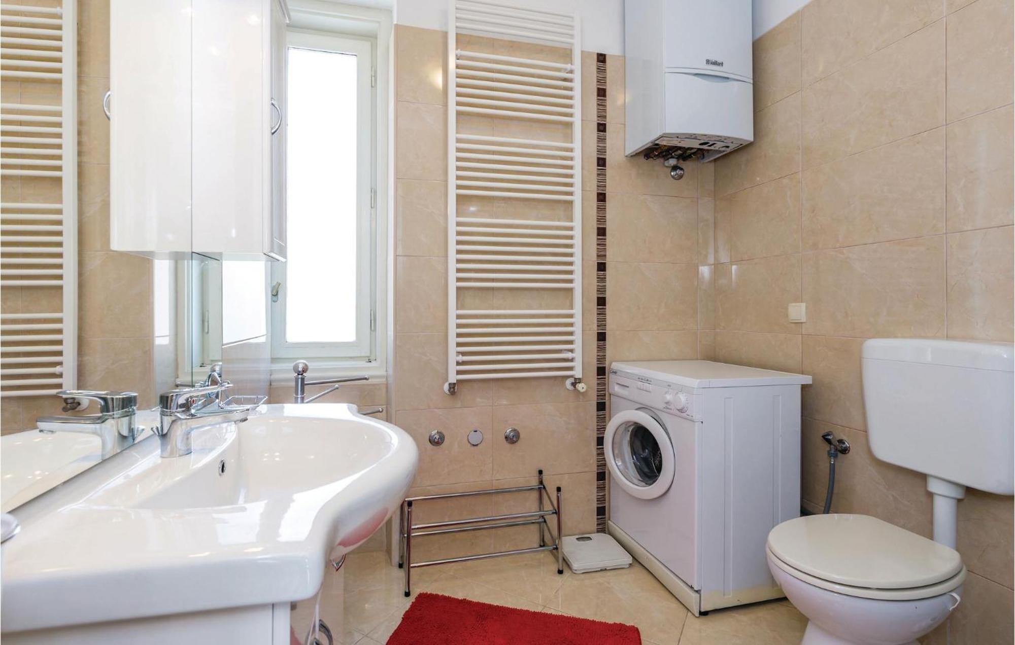 Gorgeous Apartment In Rijeka With Kitchen Exterior foto